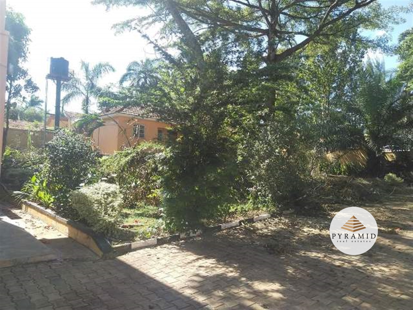 Storeyed house for rent in Bugoloobi Kampala