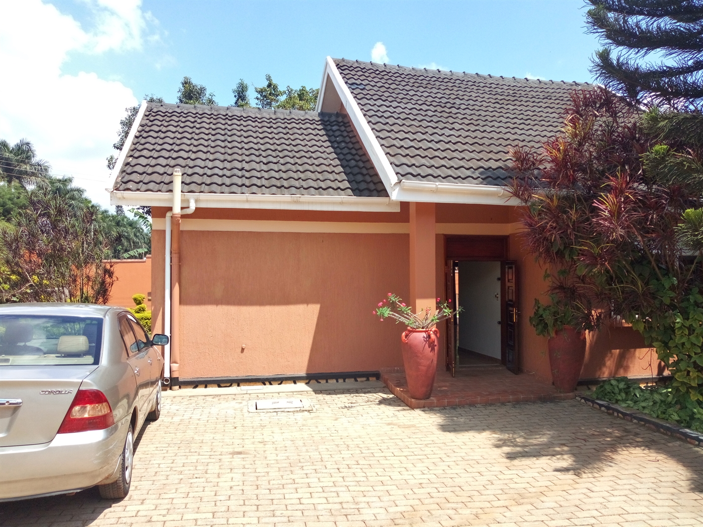 Bungalow for rent in Naguru Kampala