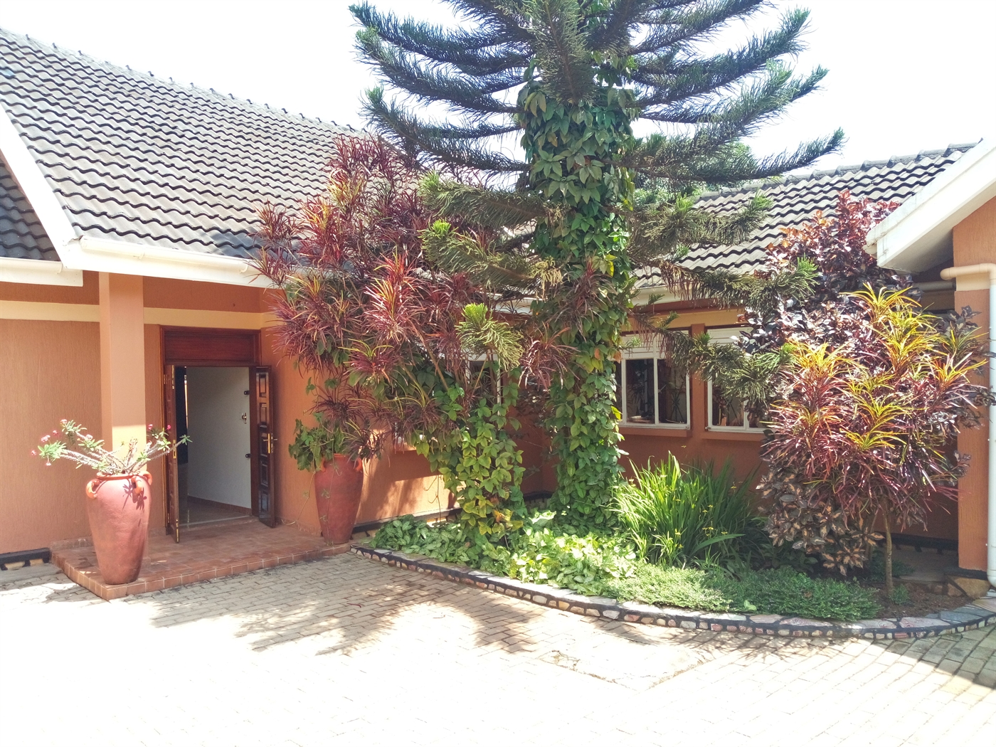 Bungalow for rent in Naguru Kampala