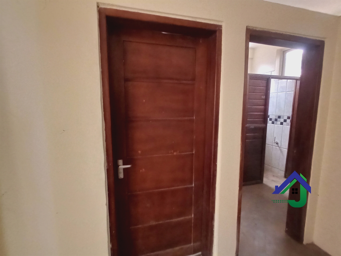 Commercial block for rent in Bugoloobi Kampala