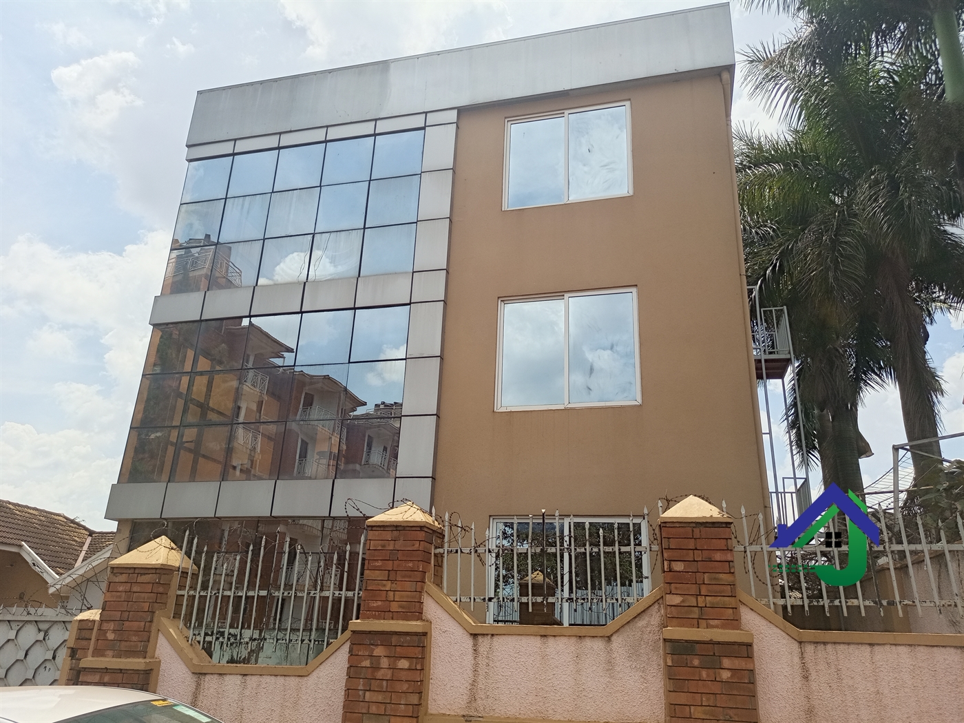 Commercial block for rent in Bugoloobi Kampala