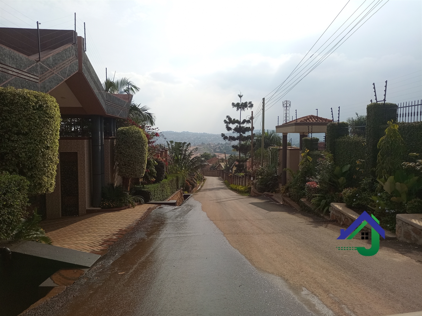 Duplex for sale in Lubowa Wakiso