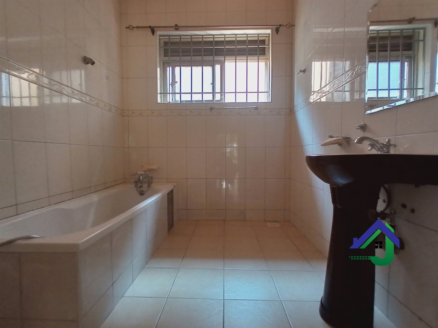 Duplex for sale in Naguru Kampala