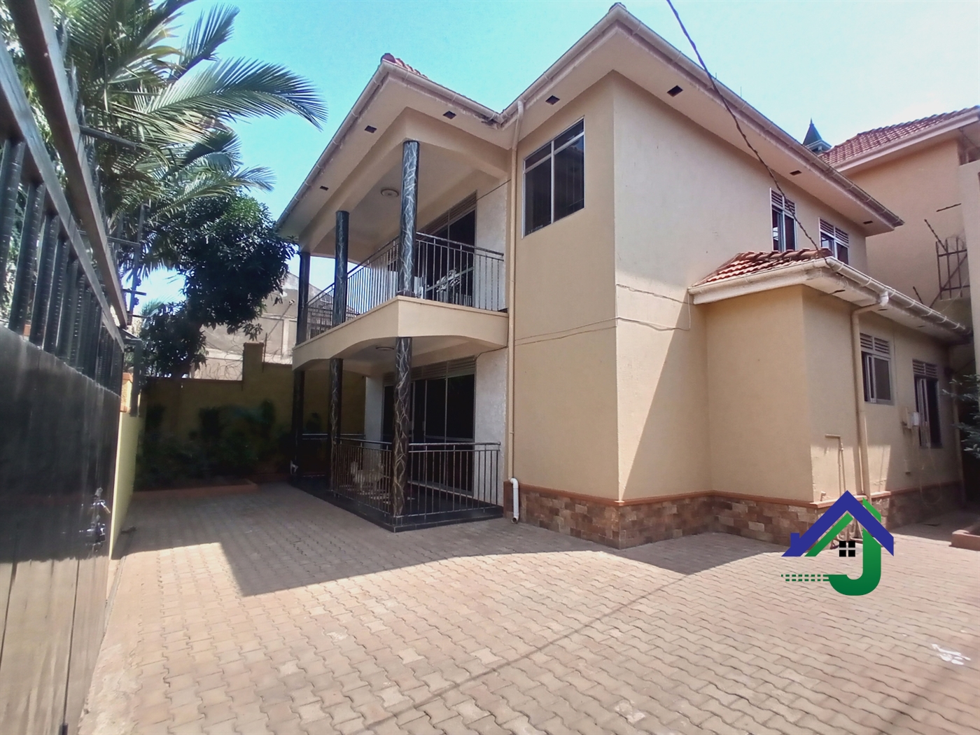 Duplex for sale in Naguru Kampala