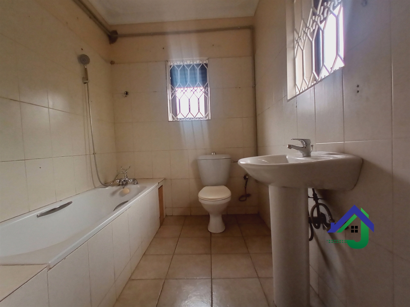 Bungalow for rent in Kiwaatule Kampala