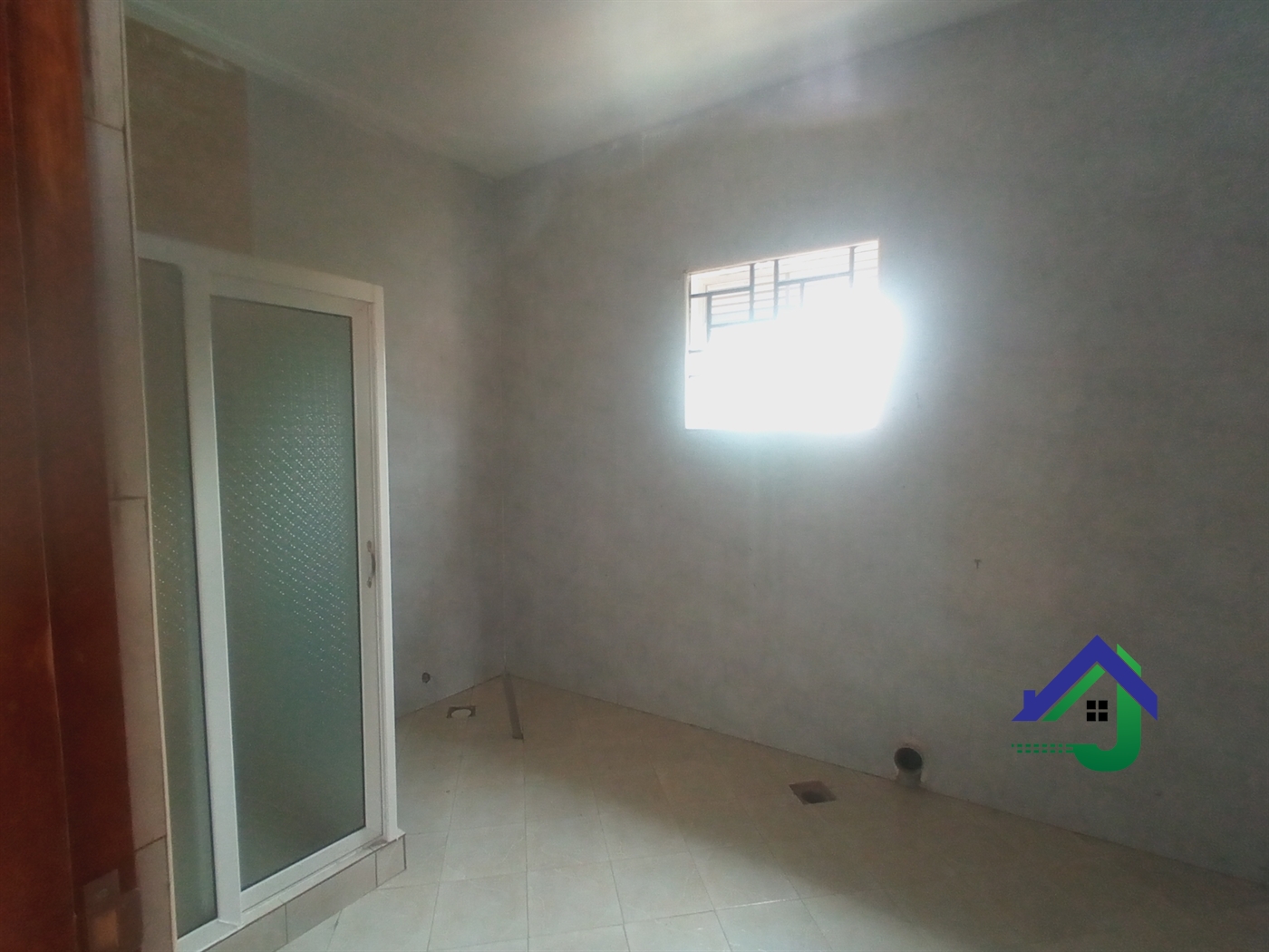 Duplex for sale in Kiwaatule Kampala