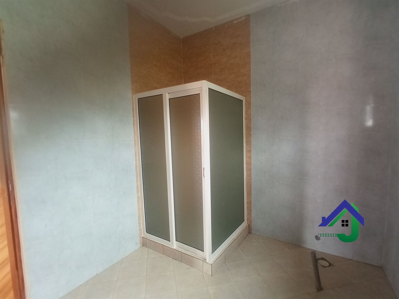 Duplex for sale in Kiwaatule Kampala