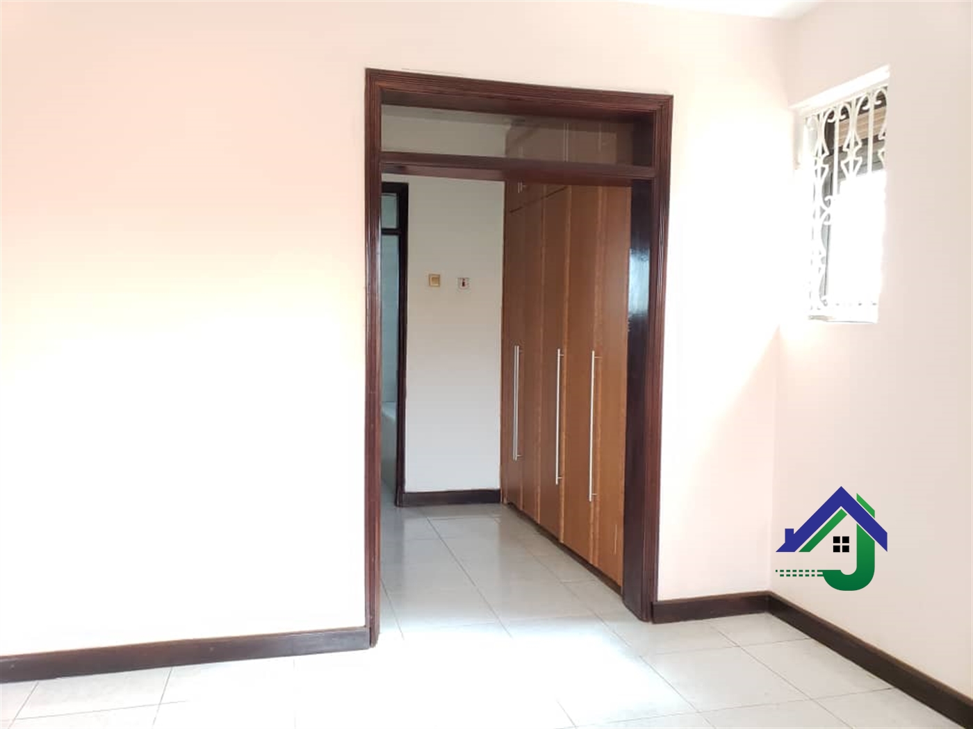 Duplex for rent in Kisaasi Kampala