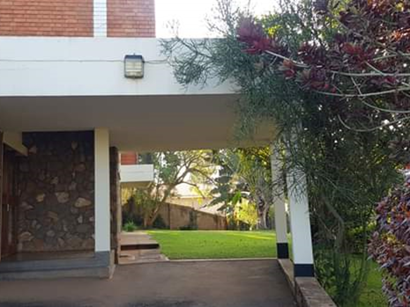 Mansion for rent in Kololo Kampala