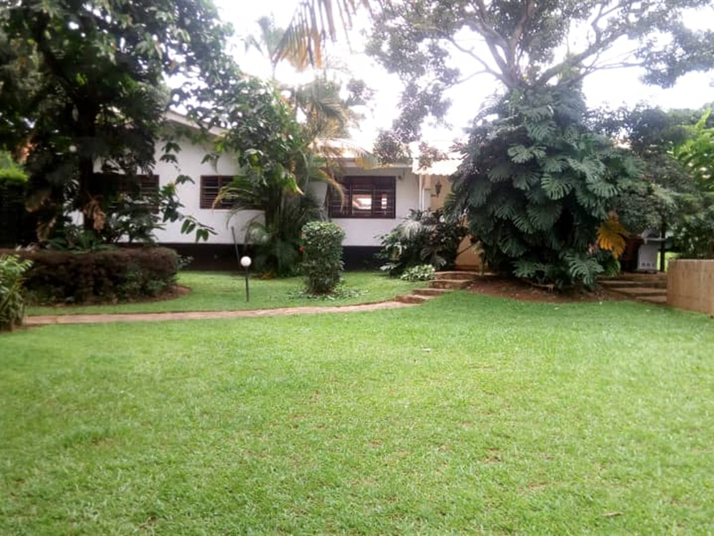 Bungalow for sale in Bugoloobi Kampala