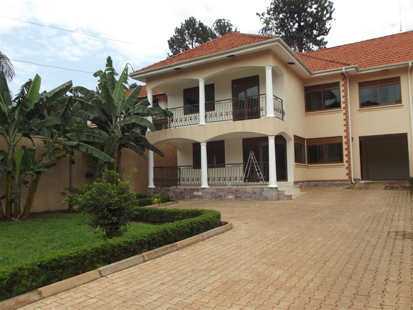 Semi Detached for rent in Kololo Kampala