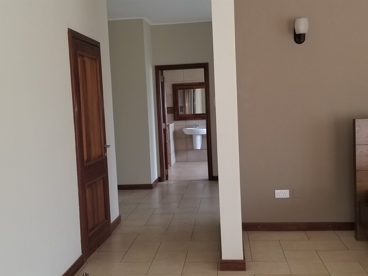 Mansion for rent in Munyonyo Kampala