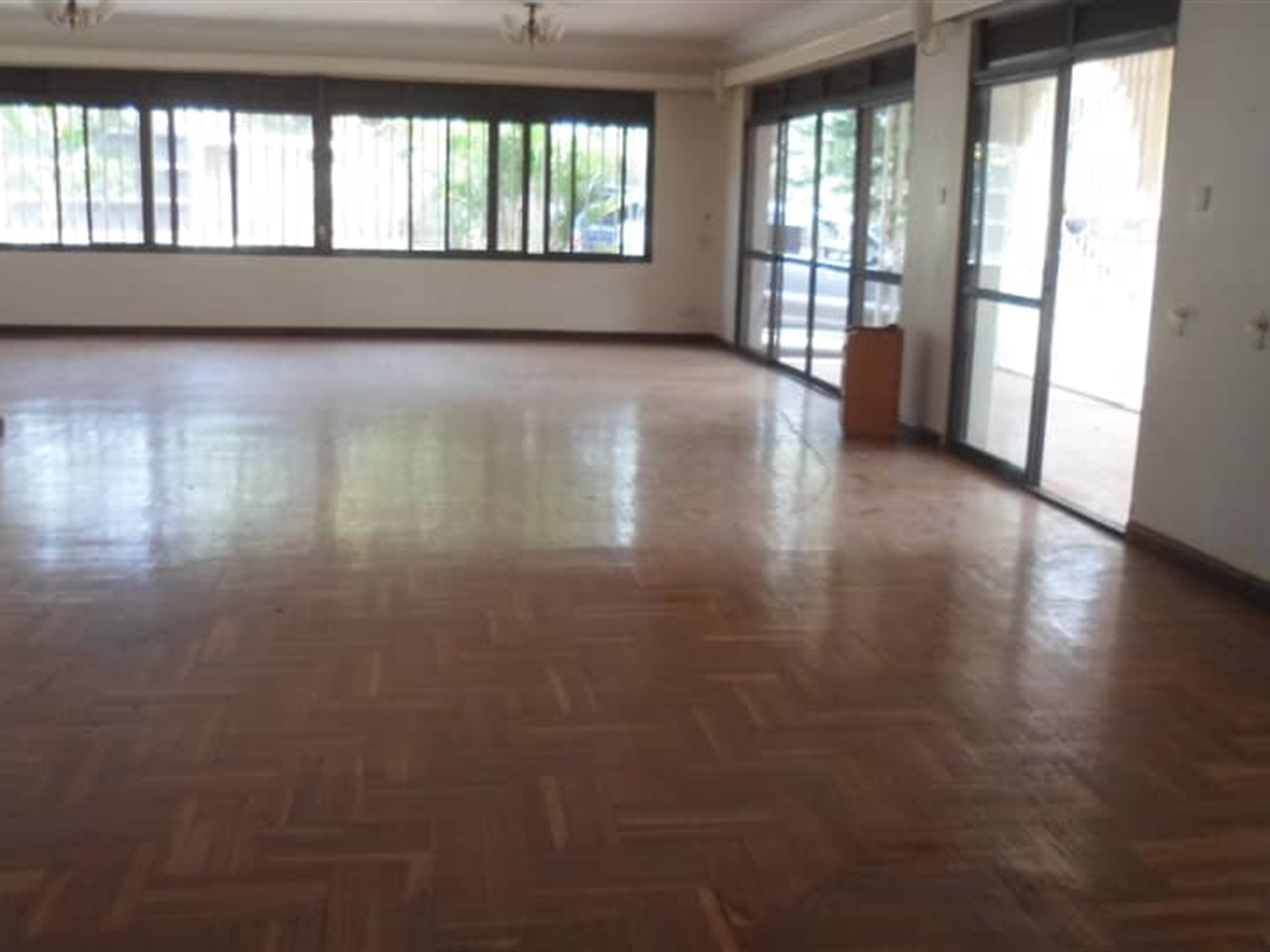 Bungalow for rent in Bugoloobi Kampala