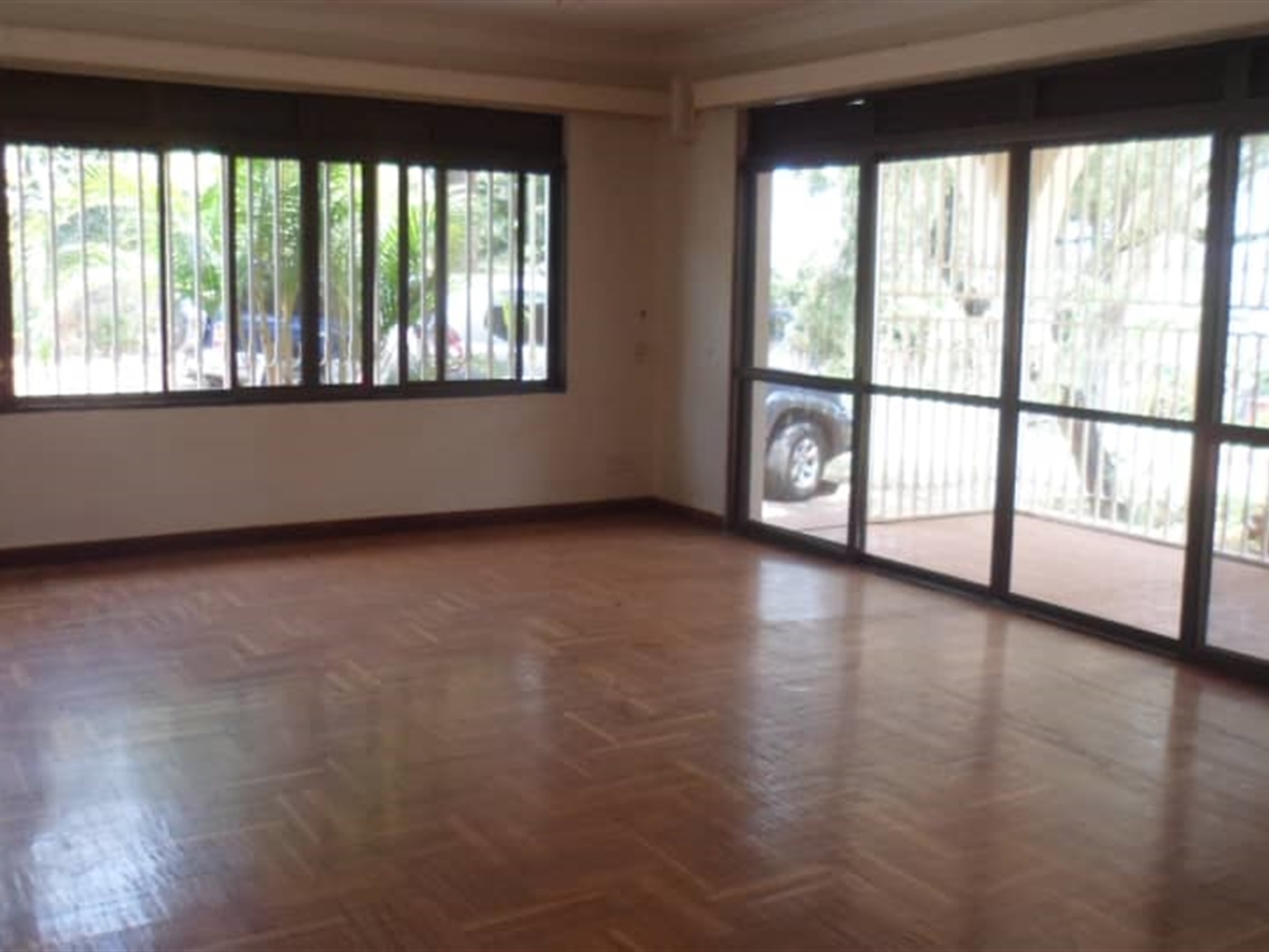 Bungalow for rent in Bugoloobi Kampala