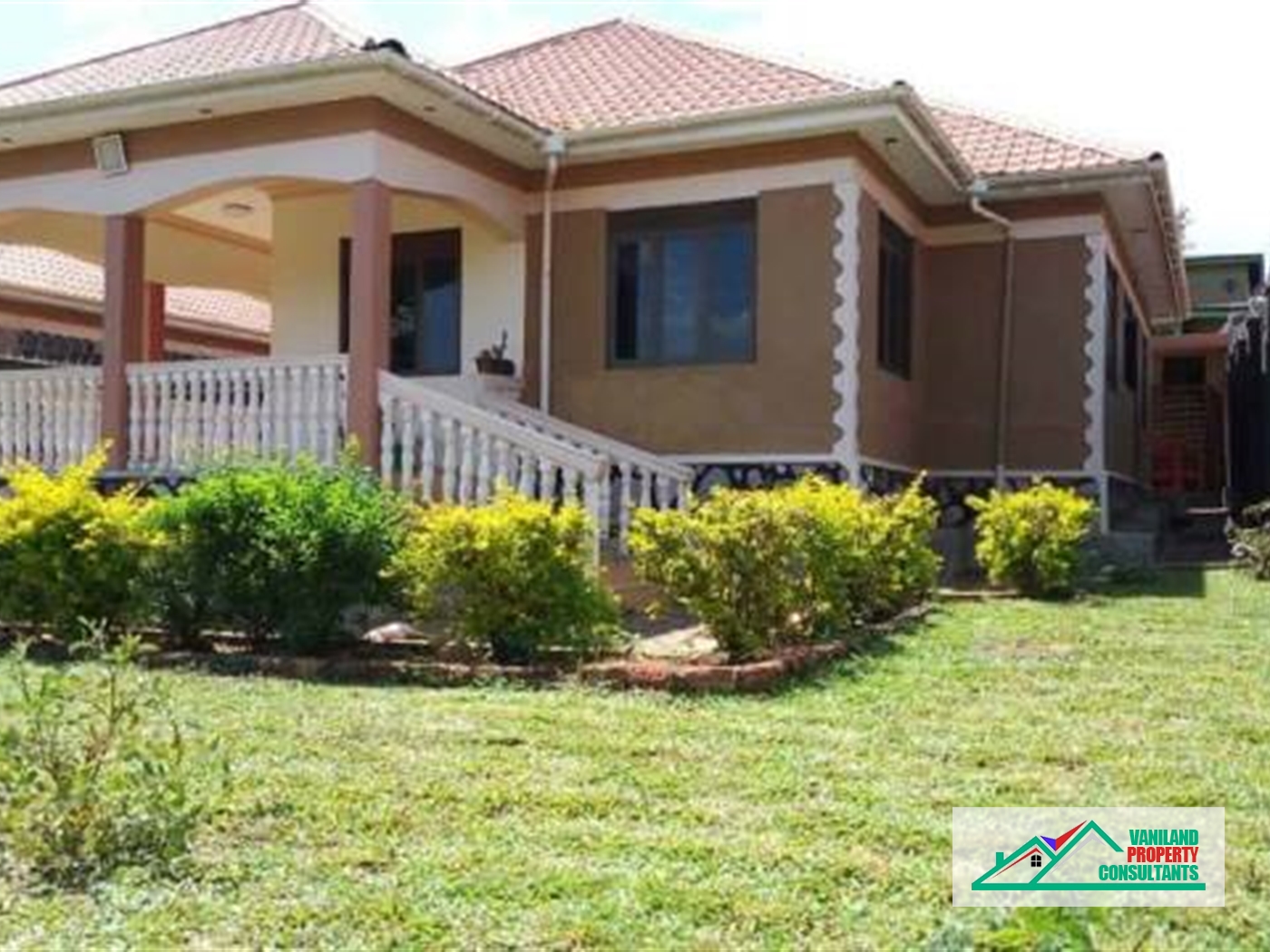 Bungalow for rent in Kiwaatule Kampala