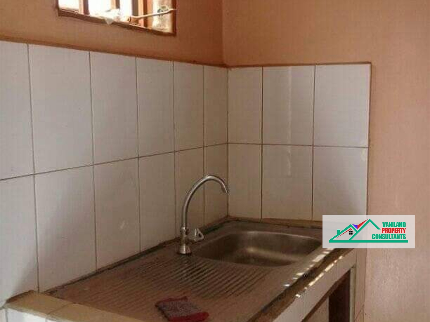 Semi Detached for rent in Mpererwe Kampala