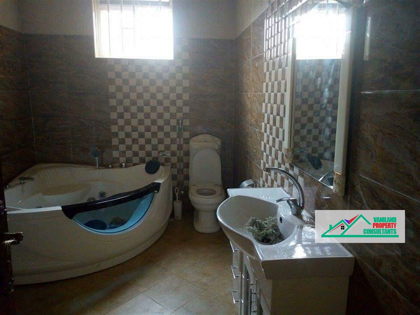 Semi Detached for rent in Naalya Kampala