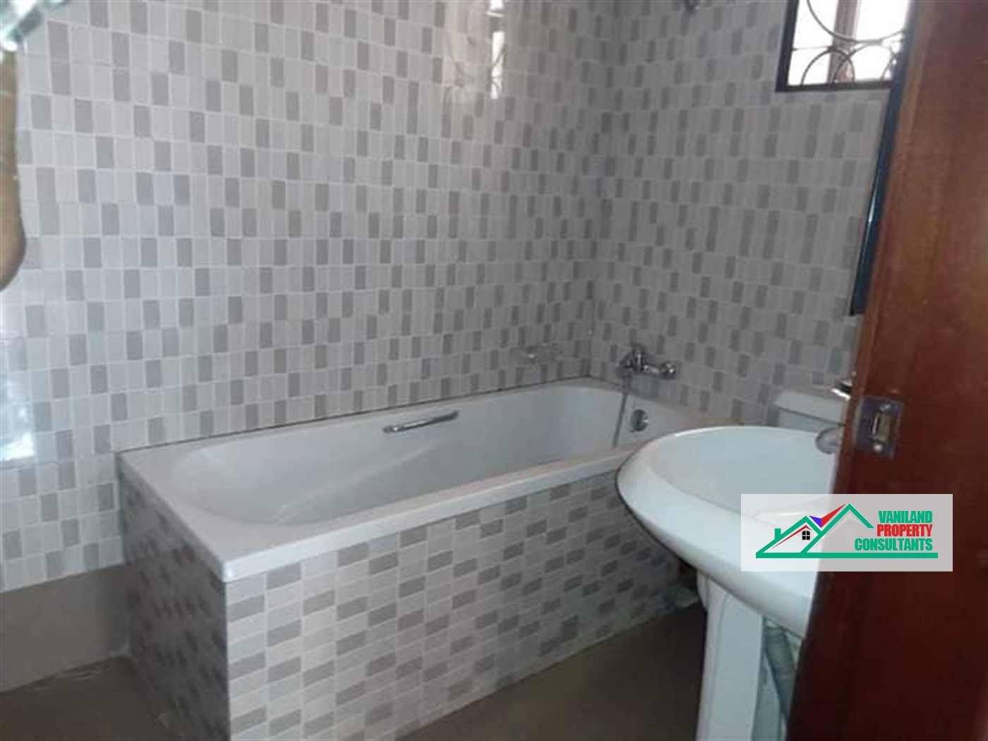 Mansion for rent in Bweyogerere Wakiso