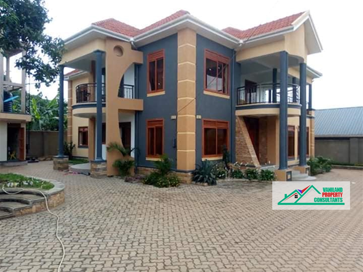 Mansion for sale in Kira Wakiso