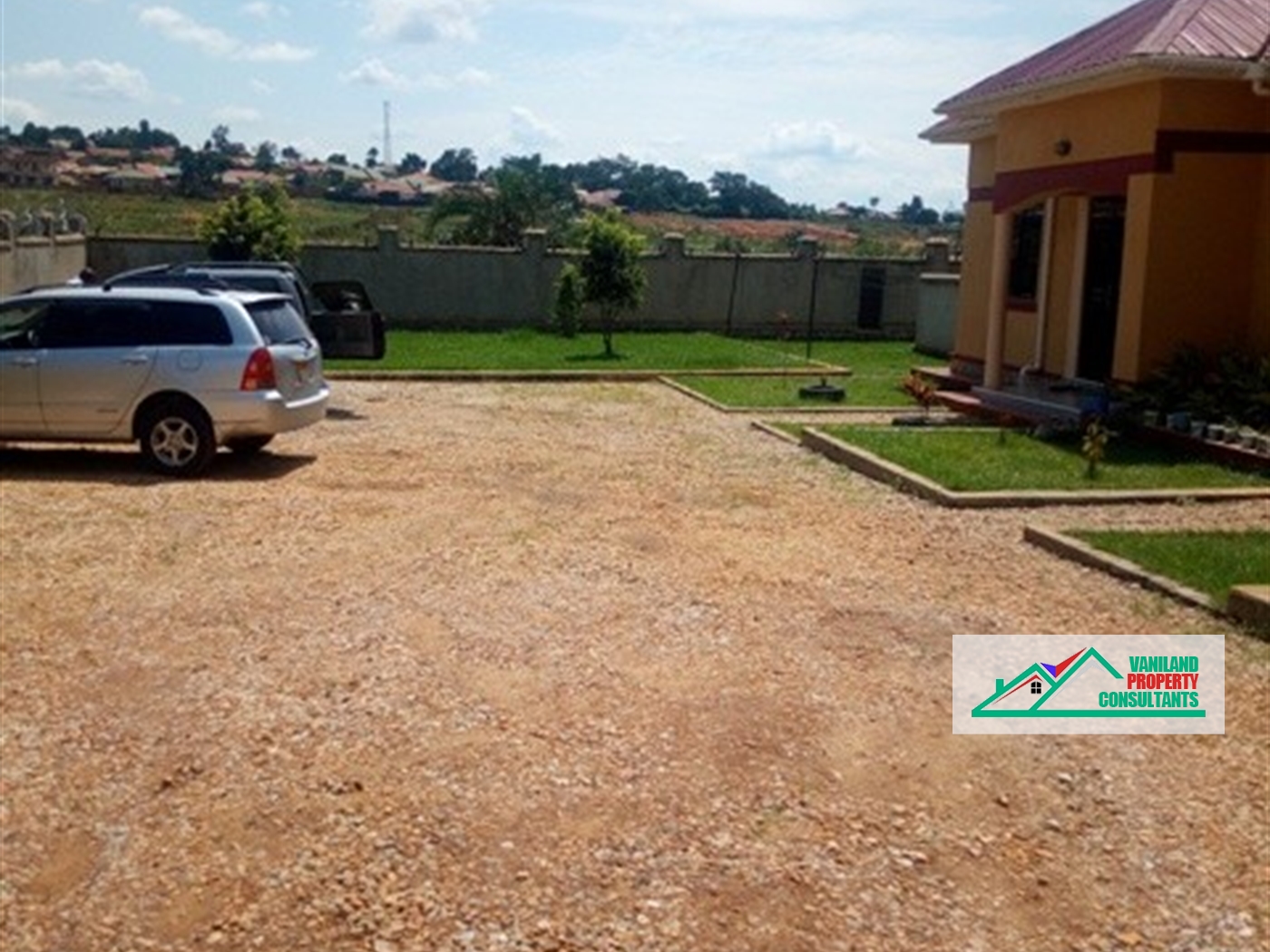 Semi Detached for sale in Kirinya Kampala