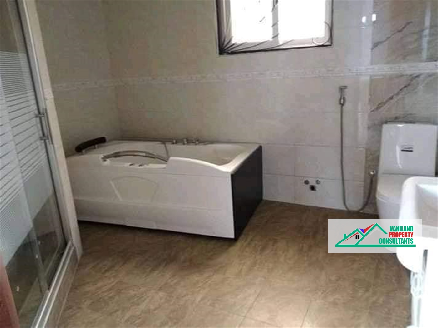 Duplex for rent in Naalya Kampala