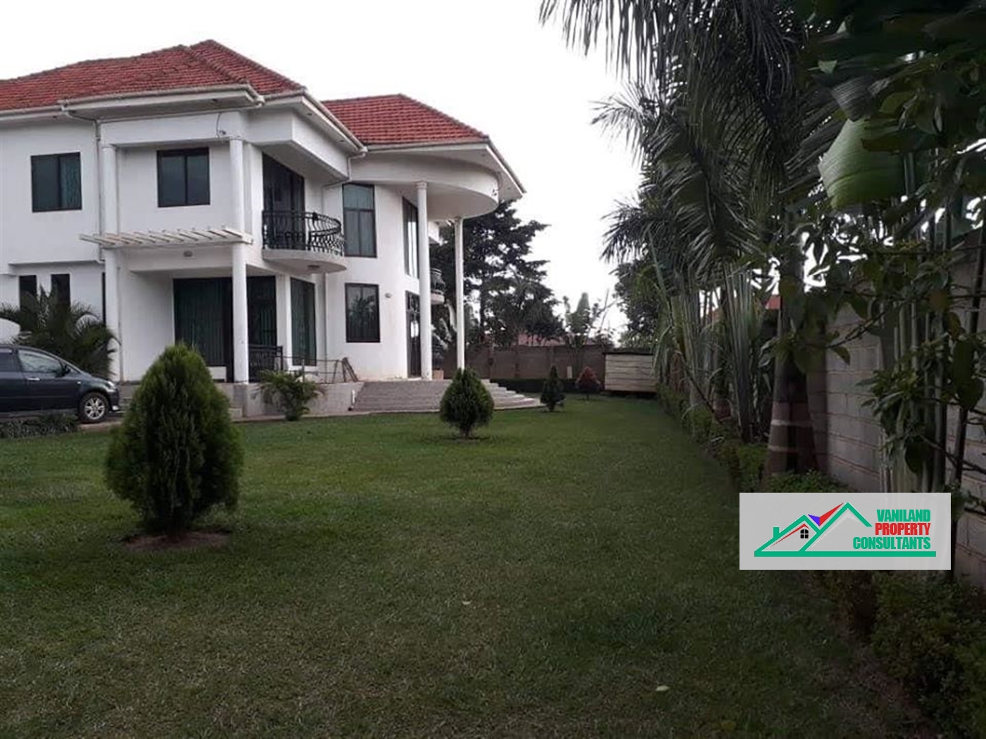 Mansion for sale in Kira Wakiso