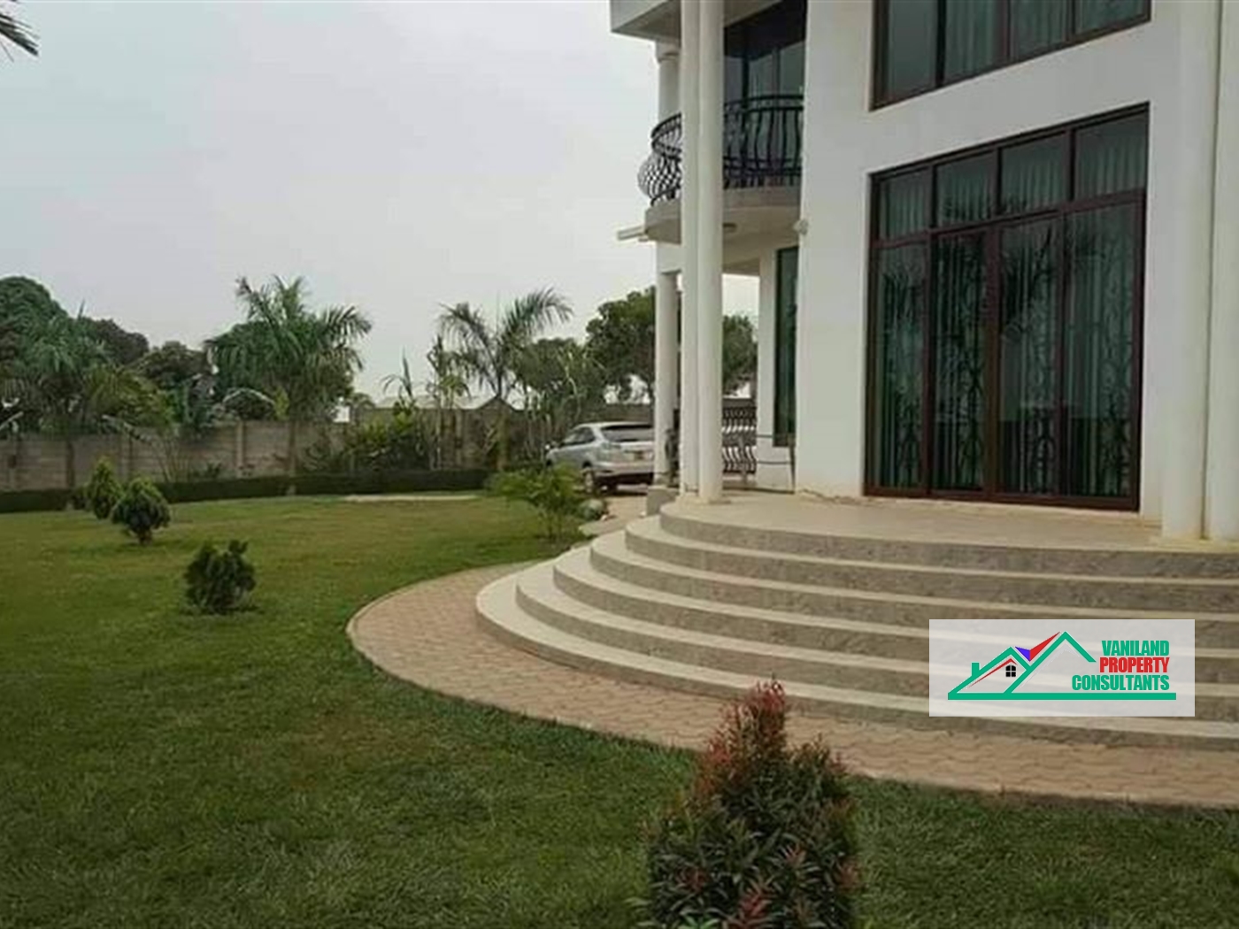 Mansion for sale in Kira Wakiso