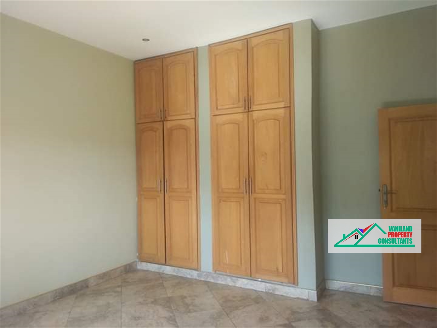 Duplex for rent in Kiwaatule Kampala