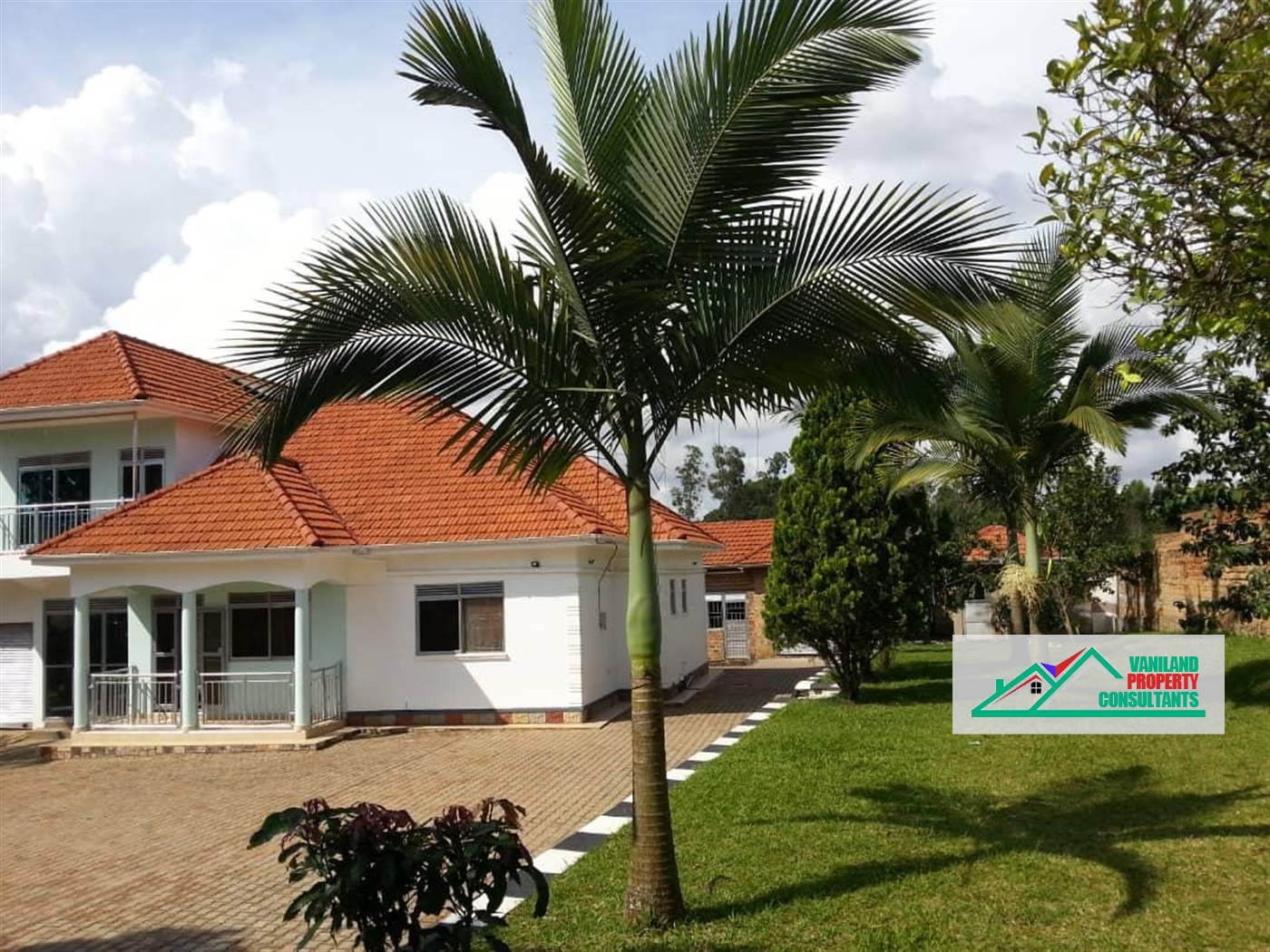 Mansion for sale in Kira Wakiso