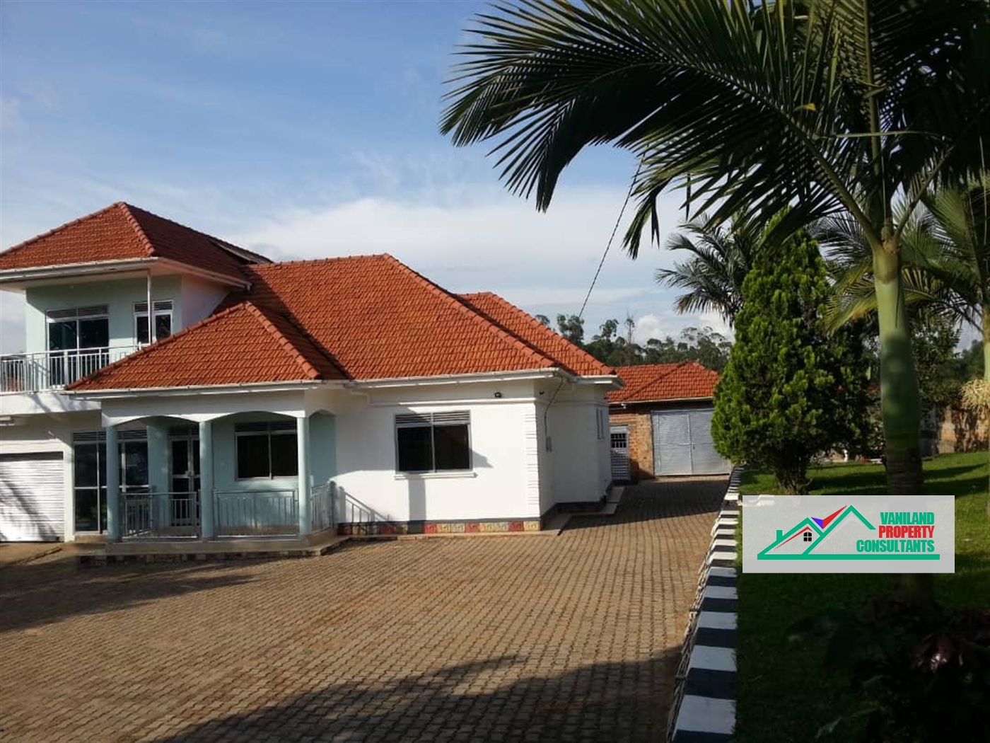 Mansion for sale in Kira Wakiso