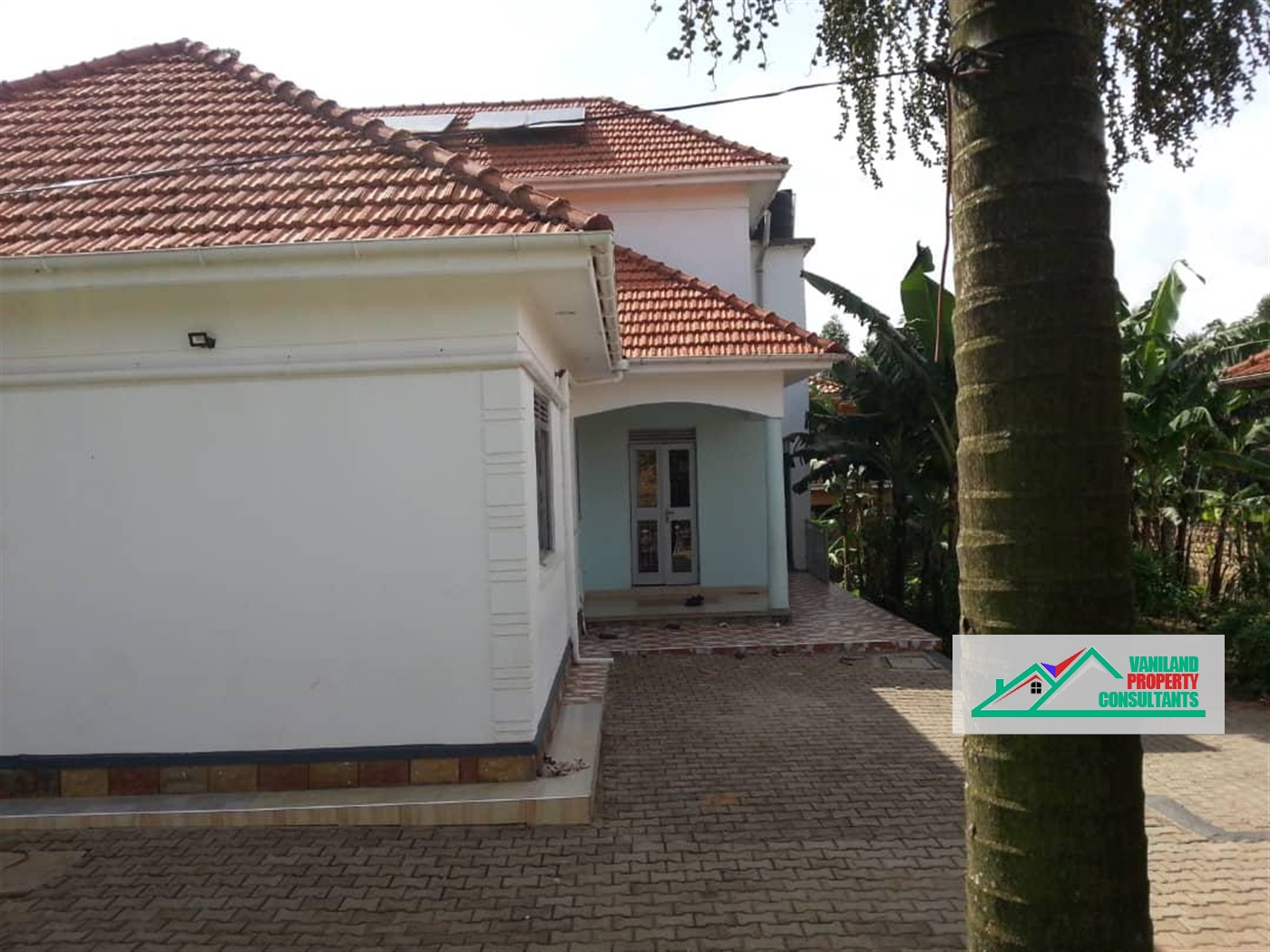 Mansion for sale in Kira Wakiso