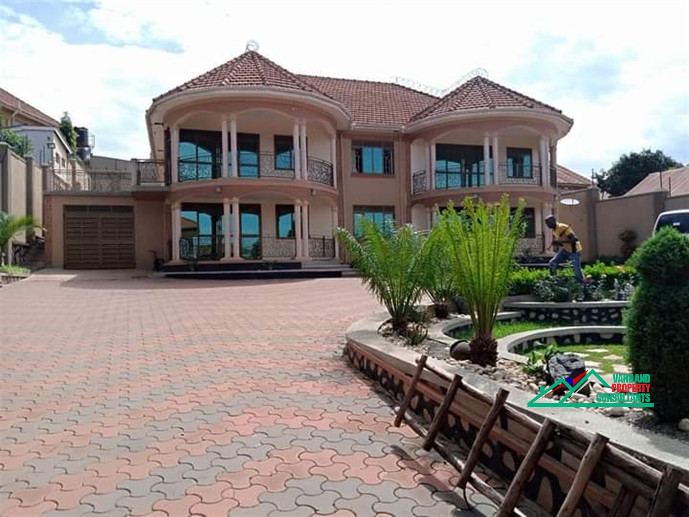 Storeyed house for sale in Kyengela Wakiso