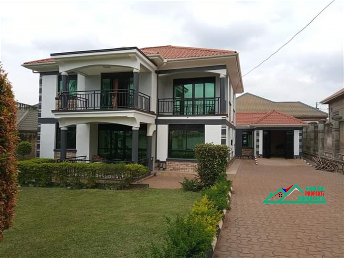 Storeyed house for sale in Kitende Wakiso