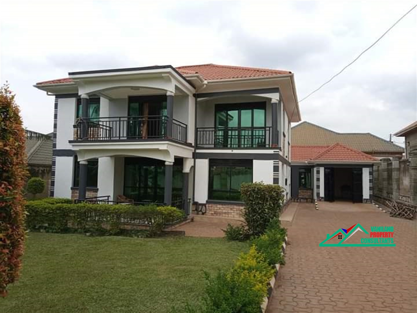 Storeyed house for sale in Kitende Wakiso