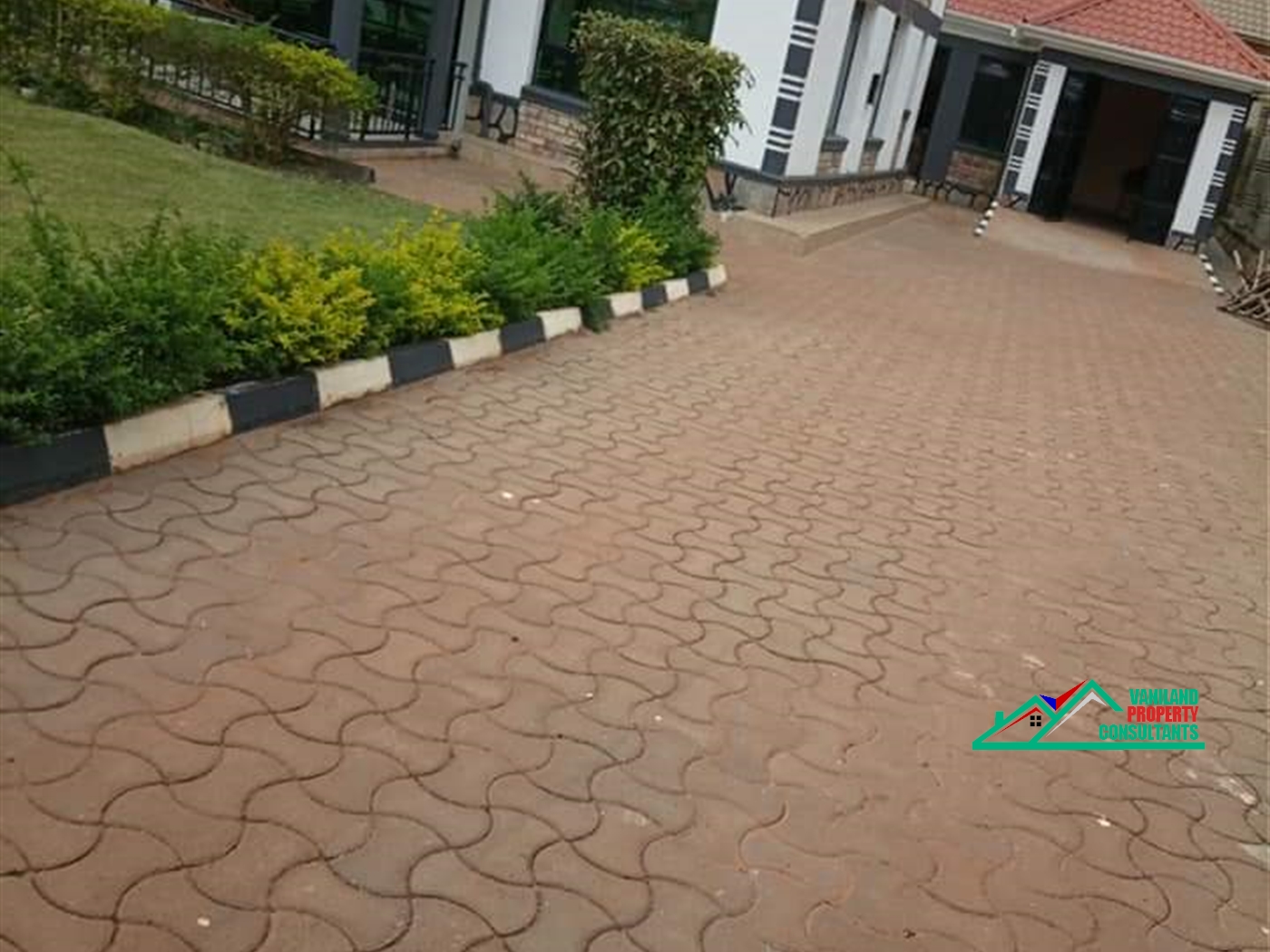 Storeyed house for sale in Kitende Wakiso