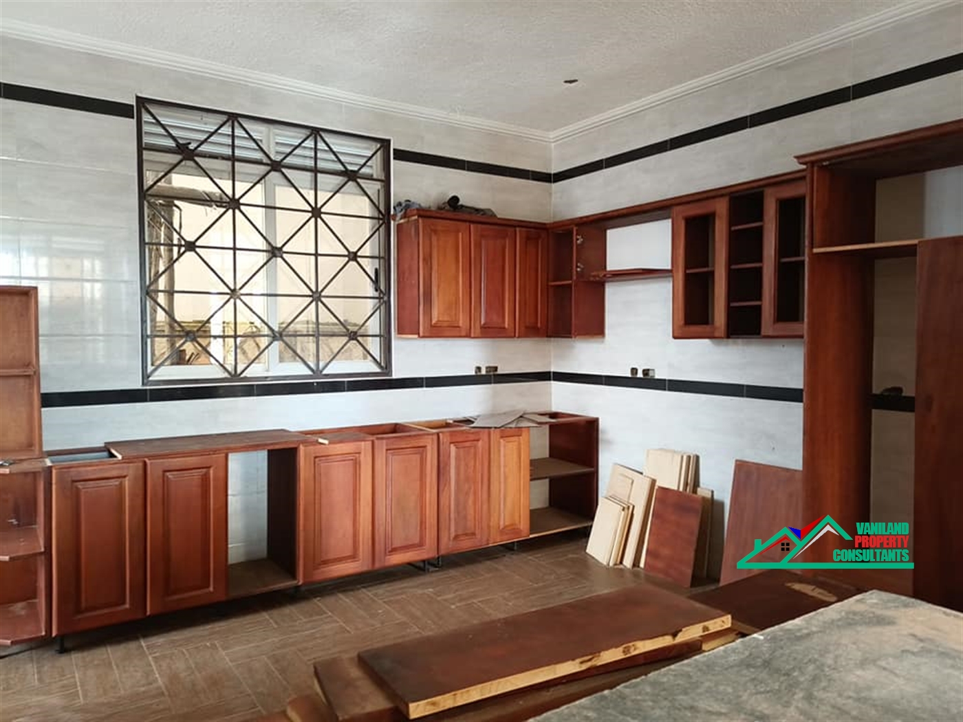 Mansion for sale in Kira Wakiso