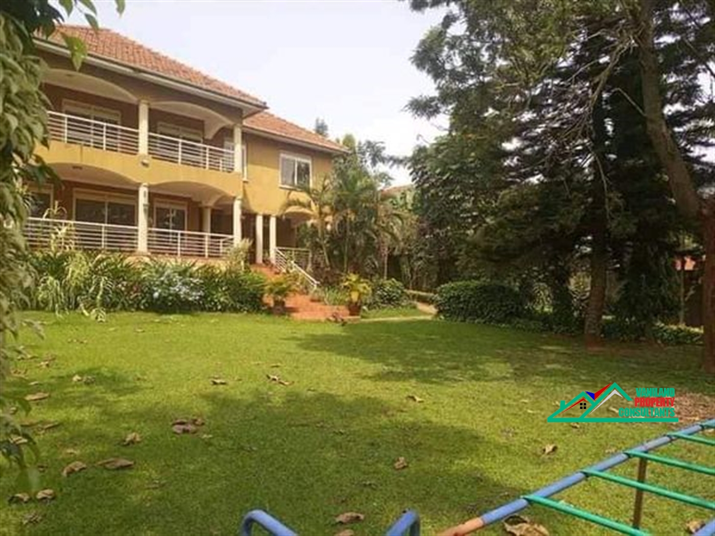 Bungalow for rent in Mutungo Kampala