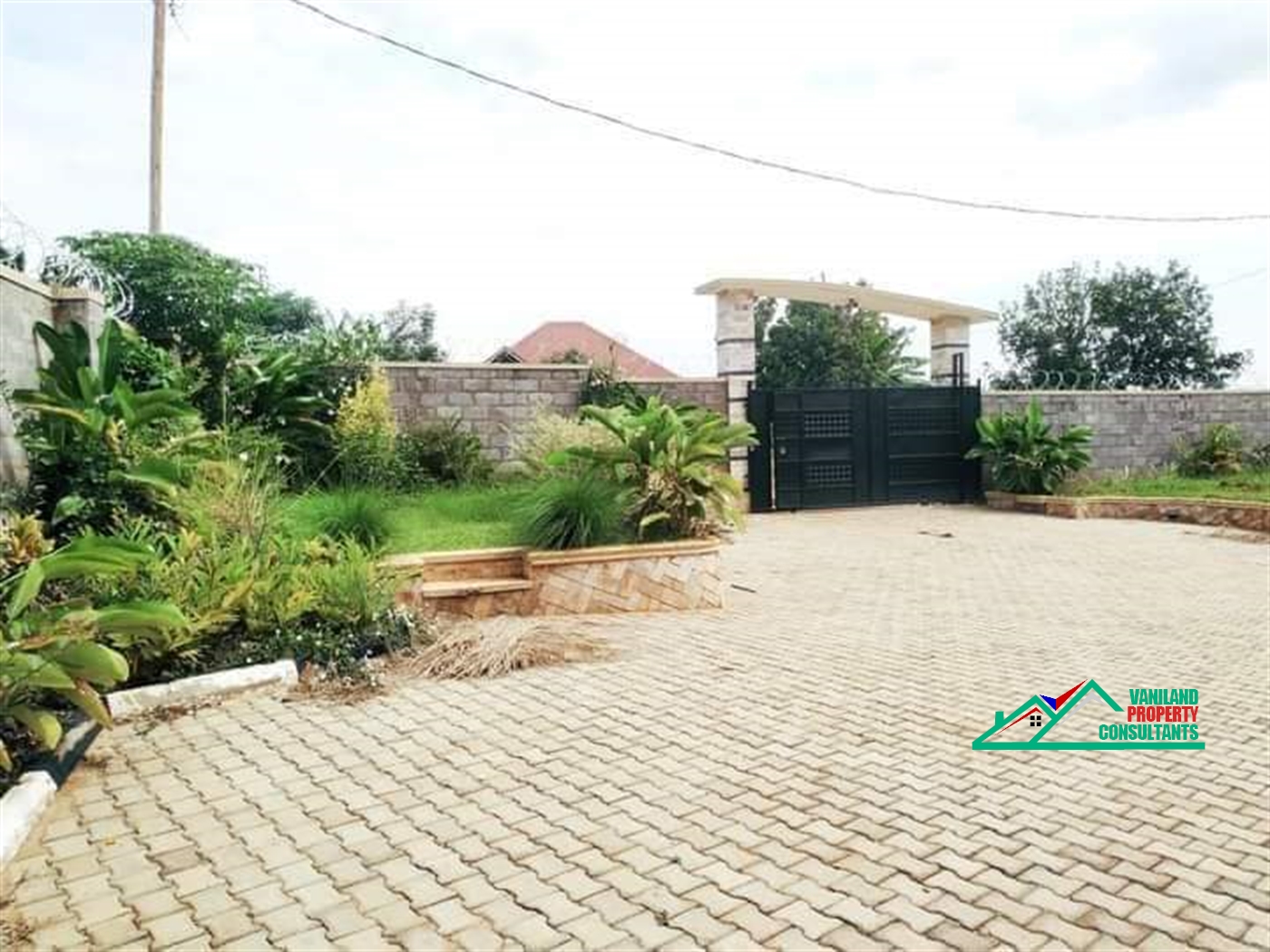 Mansion for sale in Kira Wakiso