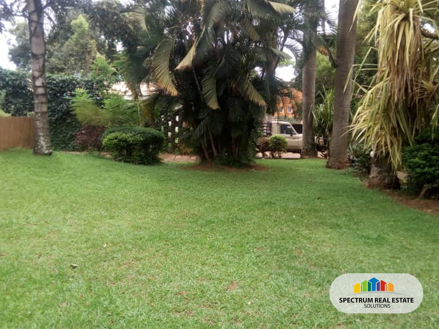 Bungalow for sale in Bugoloobi Kampala