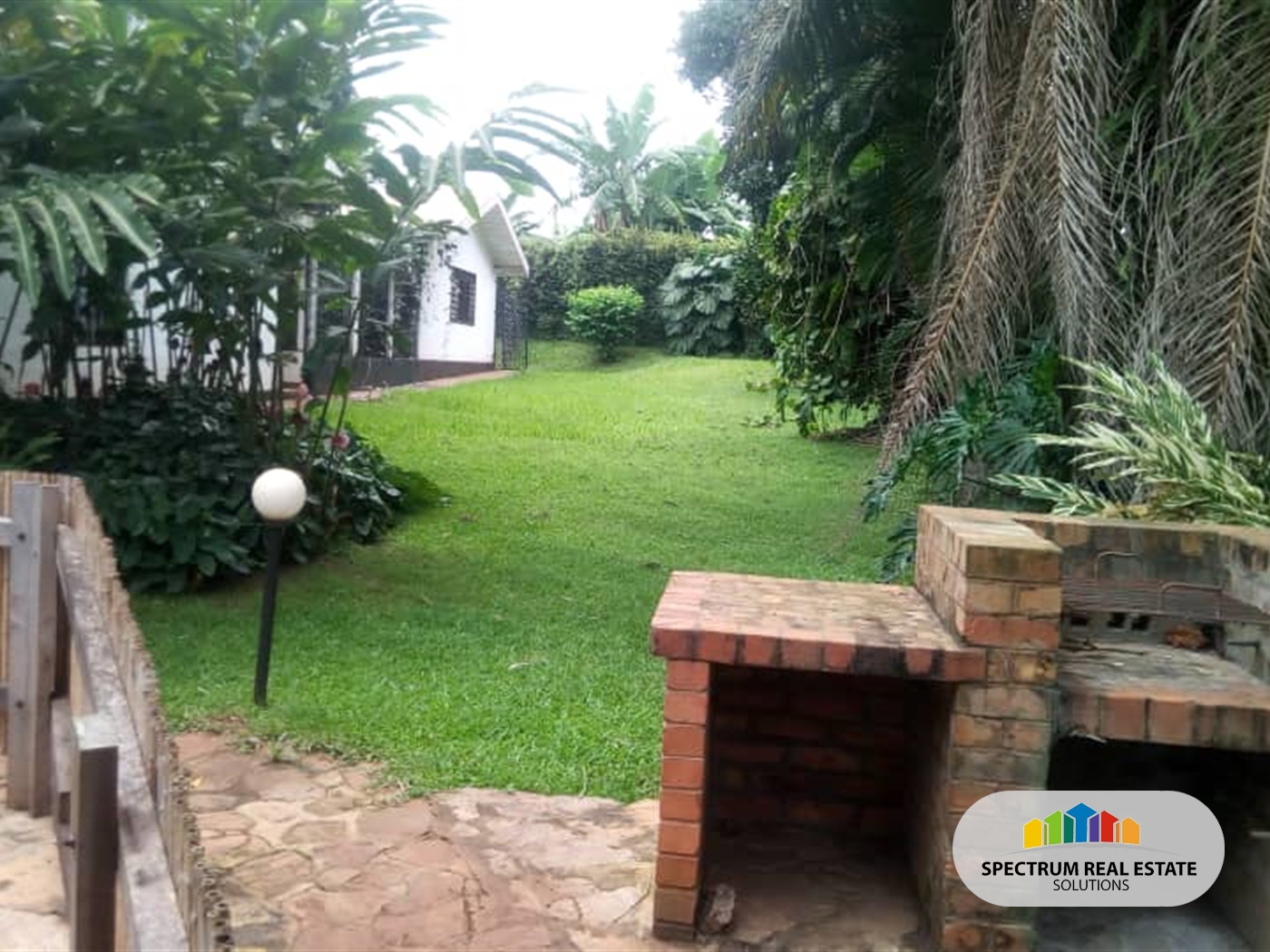 Bungalow for sale in Bugoloobi Kampala