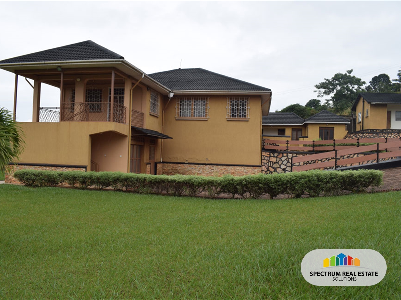 Villa for sale in Mutungo Kampala