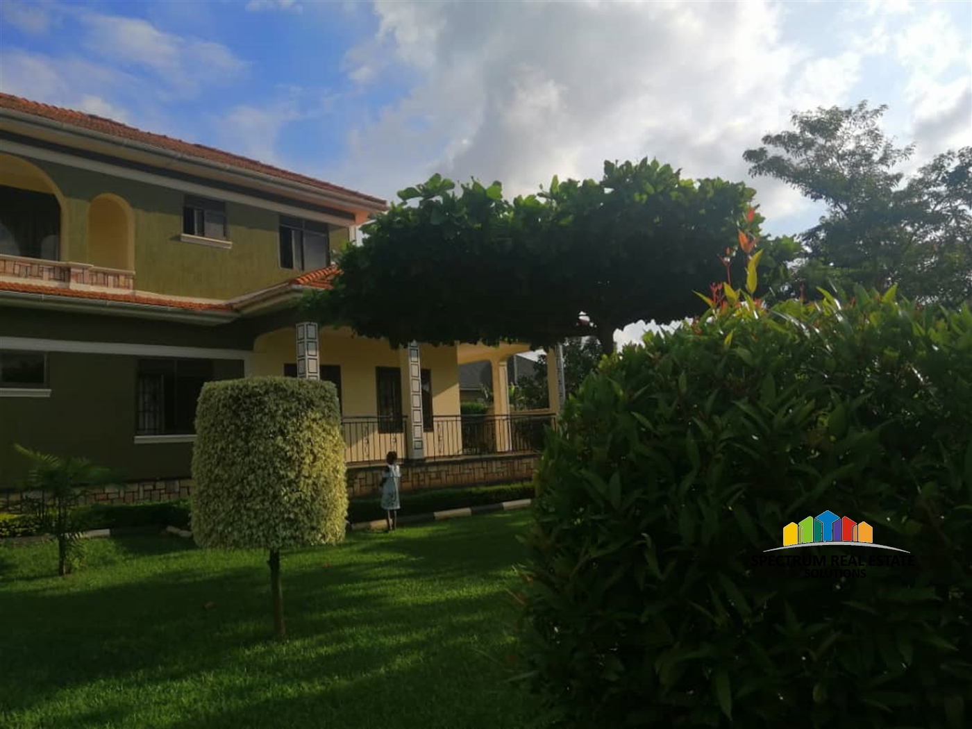 Storeyed house for sale in Bwebajja Wakiso