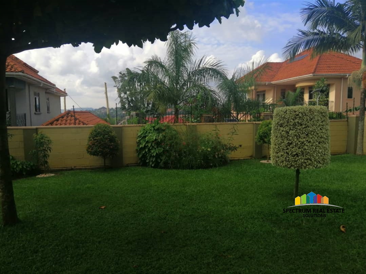 Storeyed house for sale in Bwebajja Wakiso