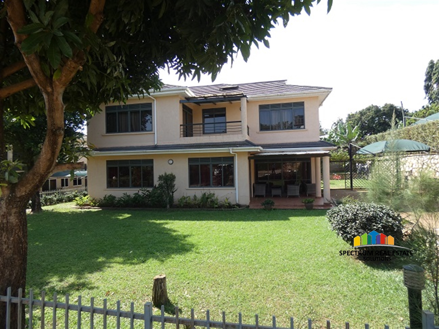 Villa for sale in Munyonyo Kampala