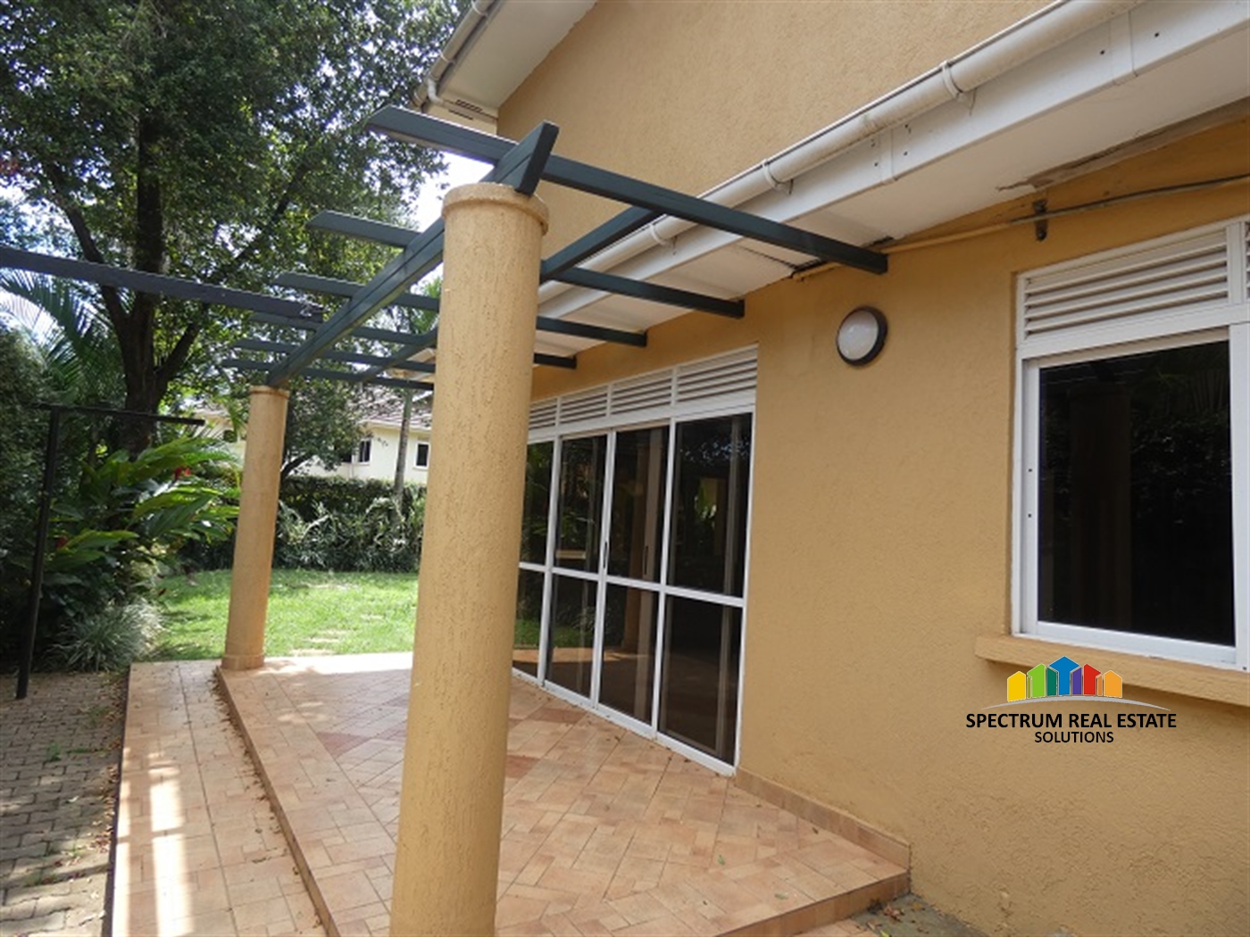 Storeyed house for rent in Munyonyo Kampala