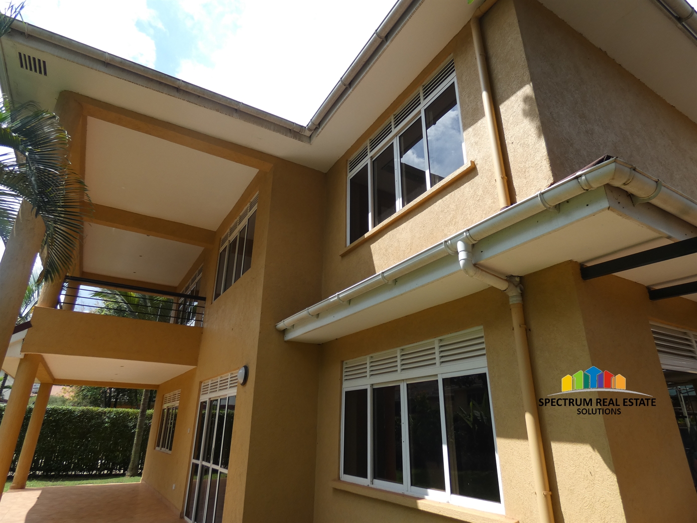 Storeyed house for rent in Munyonyo Kampala