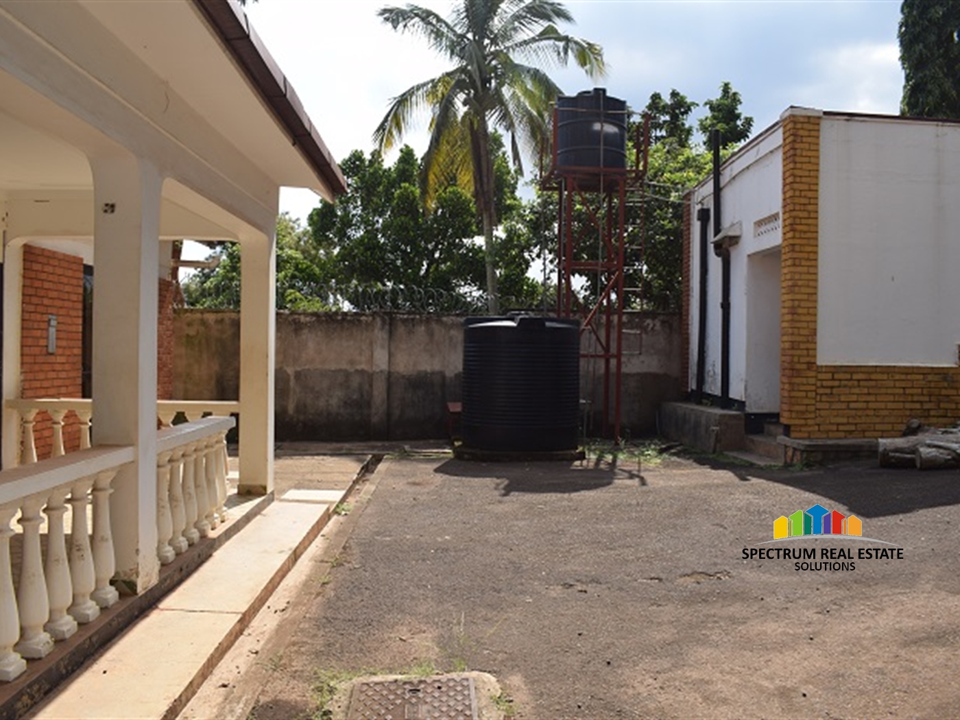 Bungalow for sale in Bugoloobi Kampala