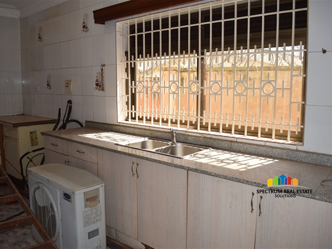 Bungalow for sale in Bugoloobi Kampala