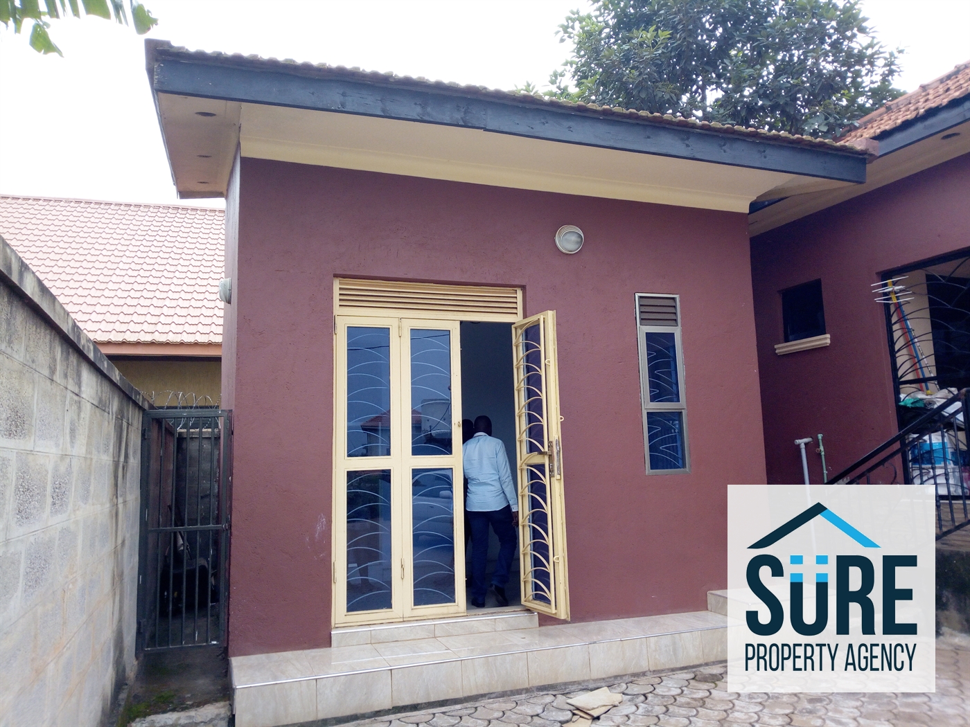 Bungalow for rent in Kiwaatule Kampala