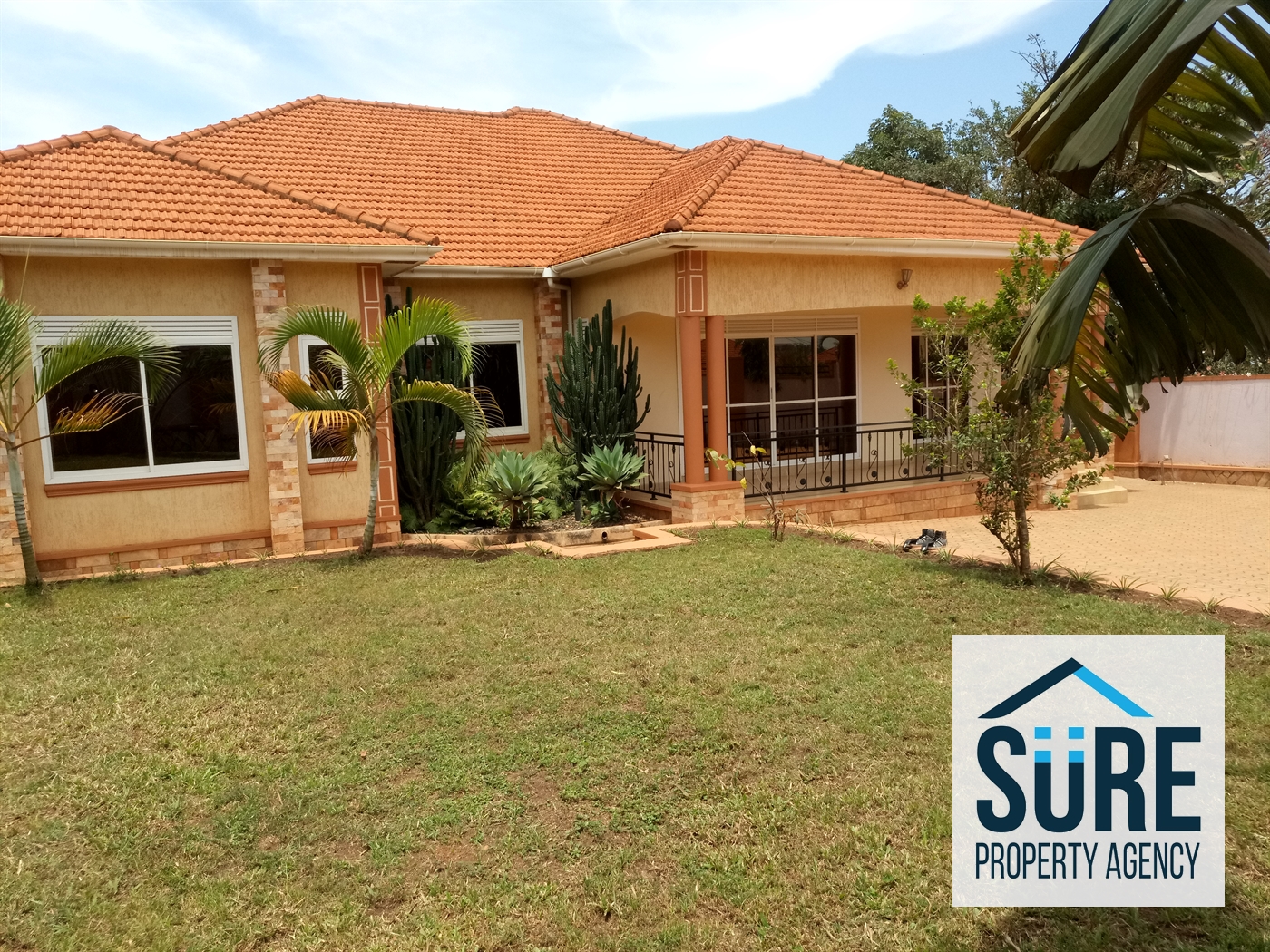 Bungalow for rent in Kiwaatule Kampala